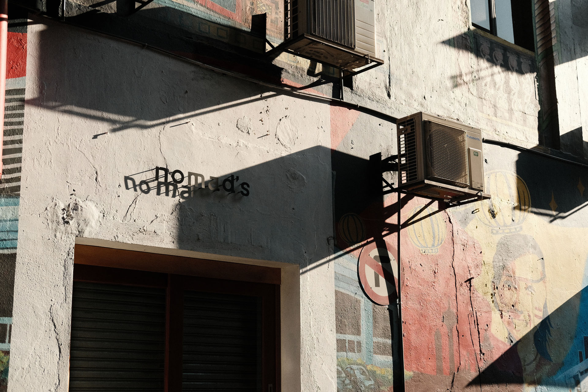 Kodachrome 64 Film Recipe For Summer - Golden hour sunlight on the exterior of a building