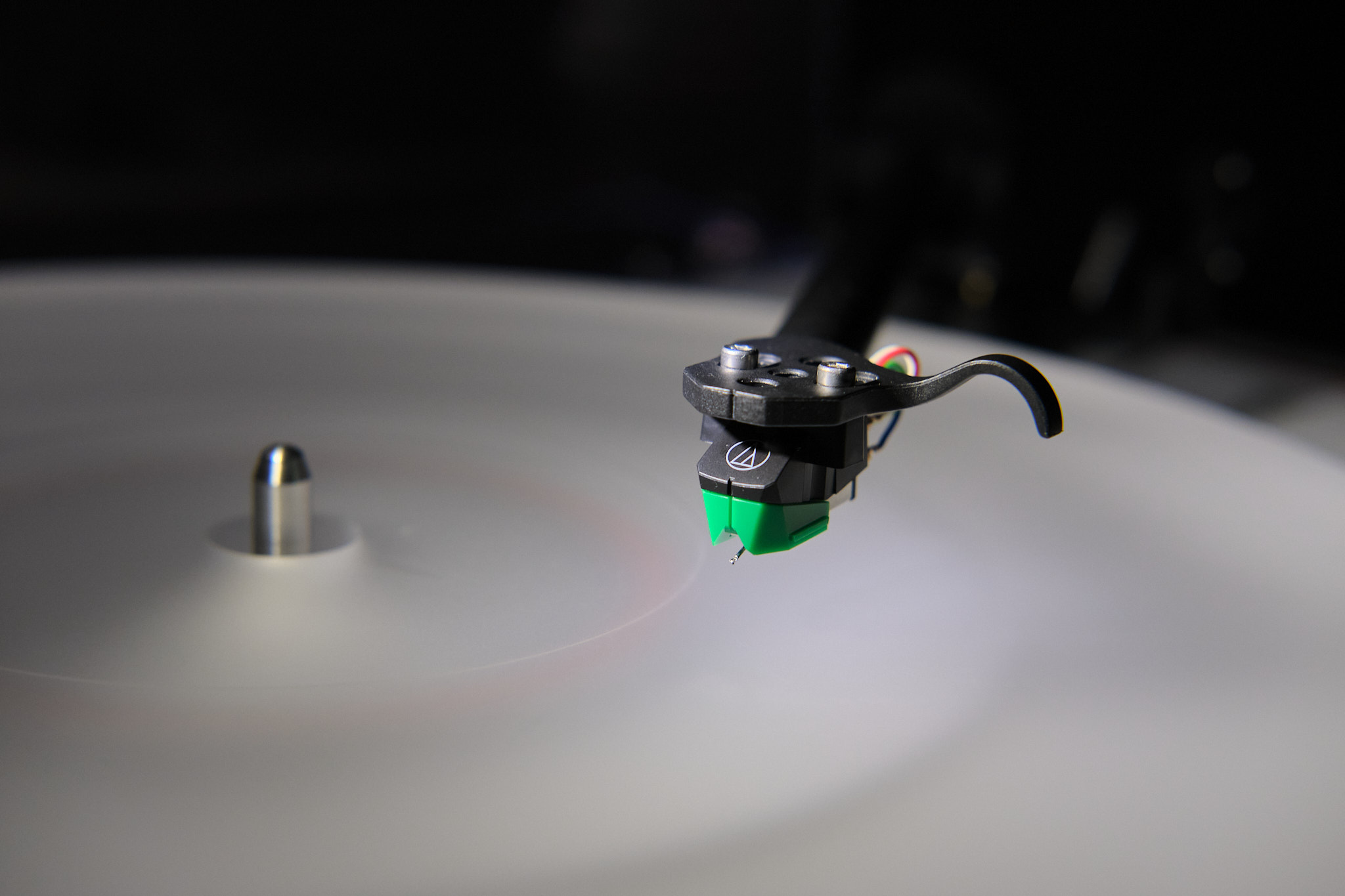 Positioning AT-VM95E cartridge onto the Rega Planar 1 headshell