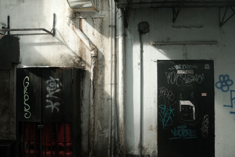 Street corner shot with Ektachrome 1600 film simulation