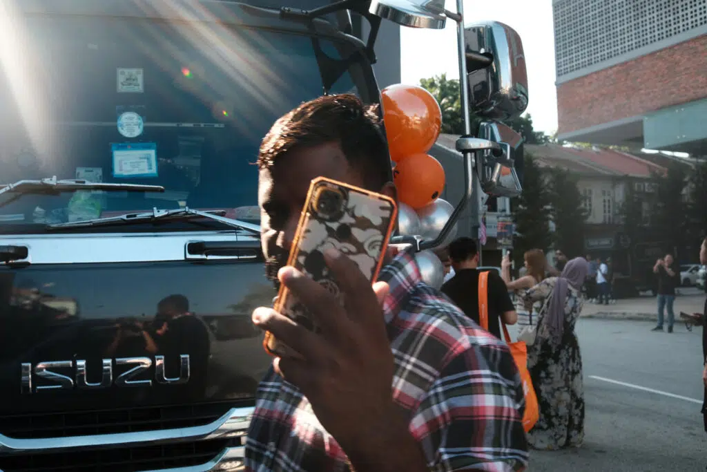 Positive Film recipe sample image city streets for X-Trans IV & X-Trans V
